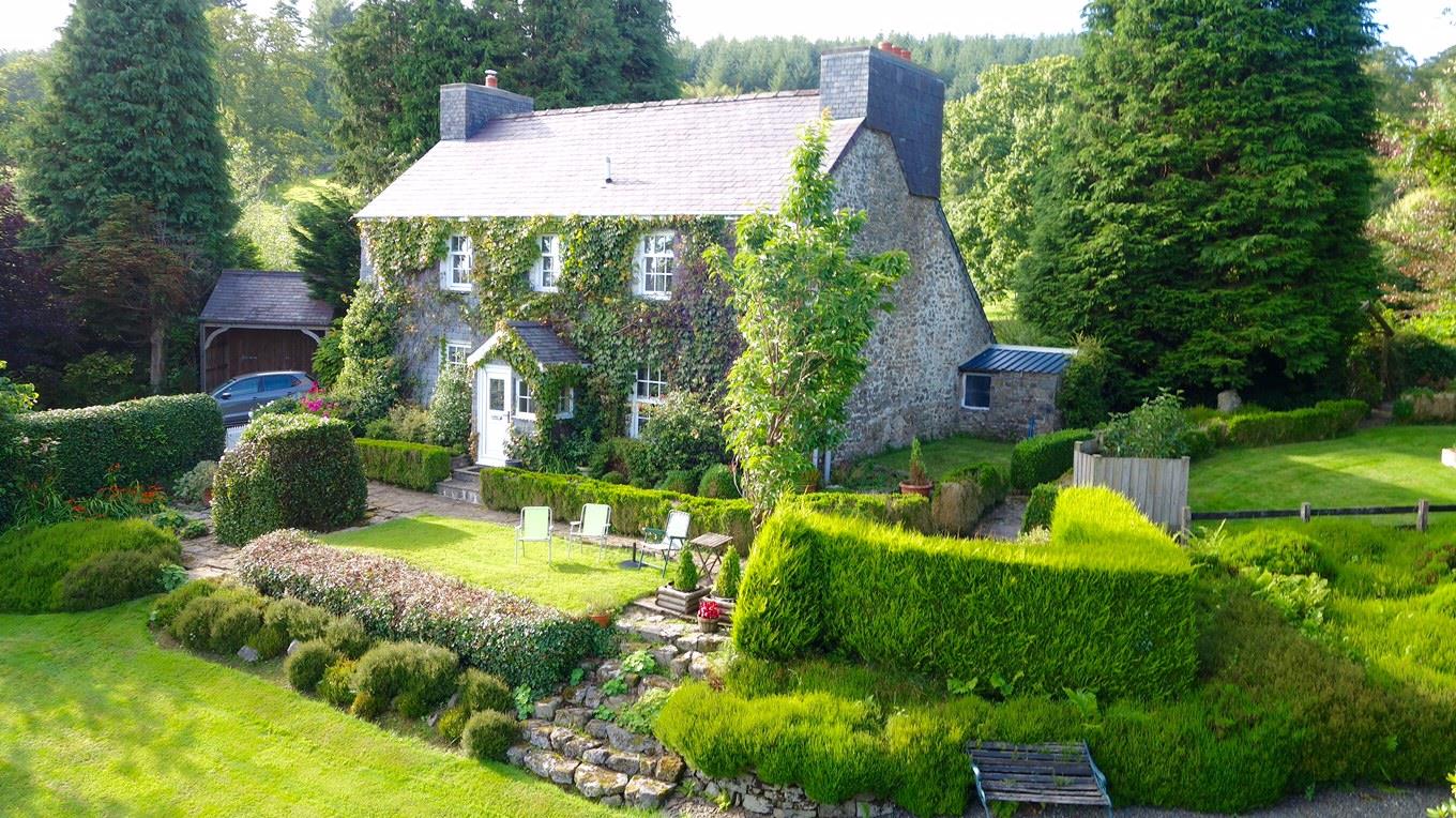 FRONT GARDEN